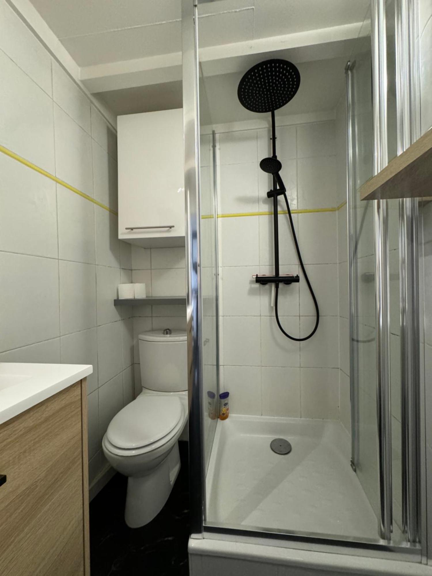 Le Noir Bois Et Blanc - Studio - Wifi - Centre Ville - Entree Autonome Quimper Luaran gambar