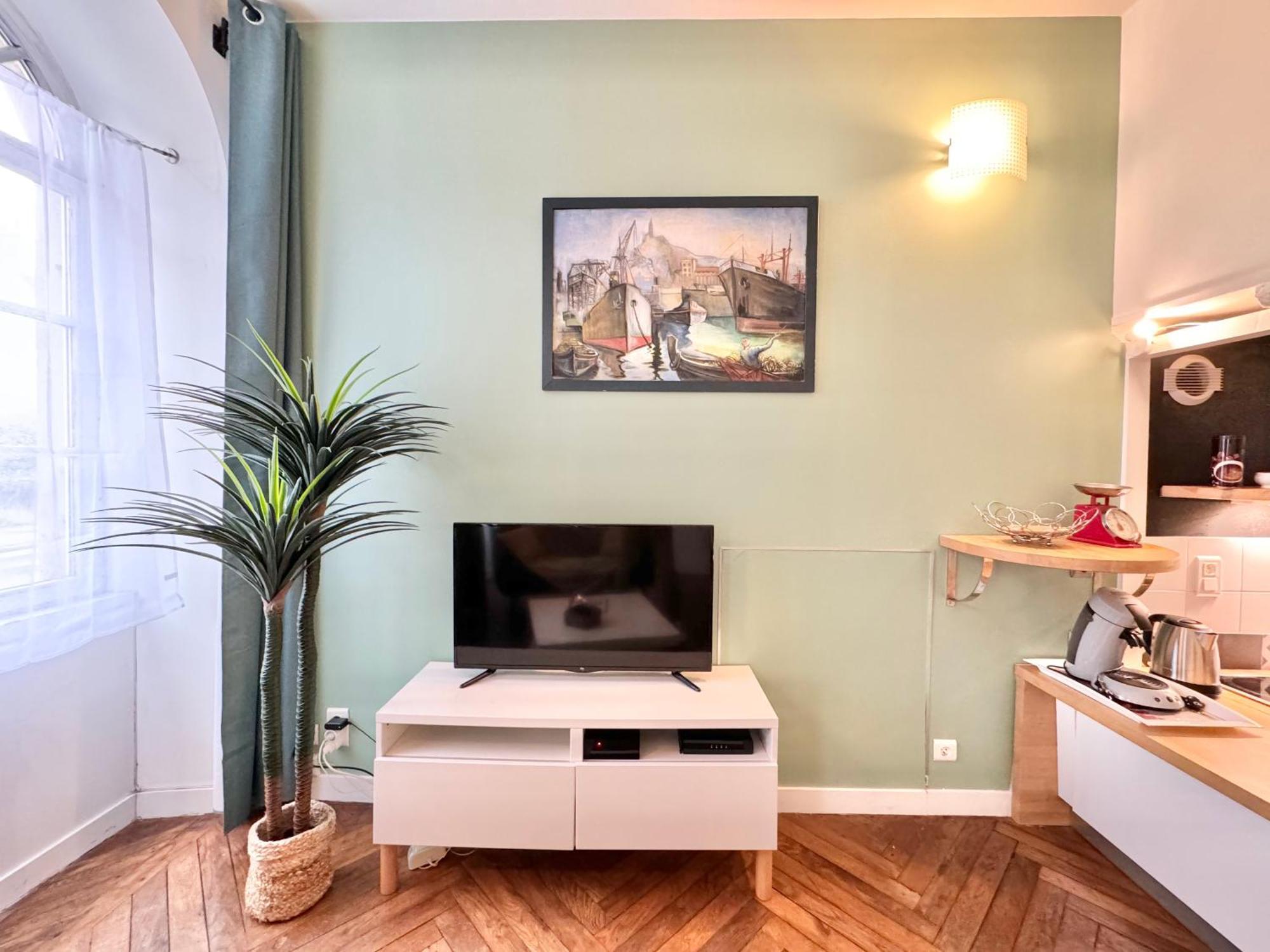 Le Noir Bois Et Blanc - Studio - Wifi - Centre Ville - Entree Autonome Quimper Luaran gambar