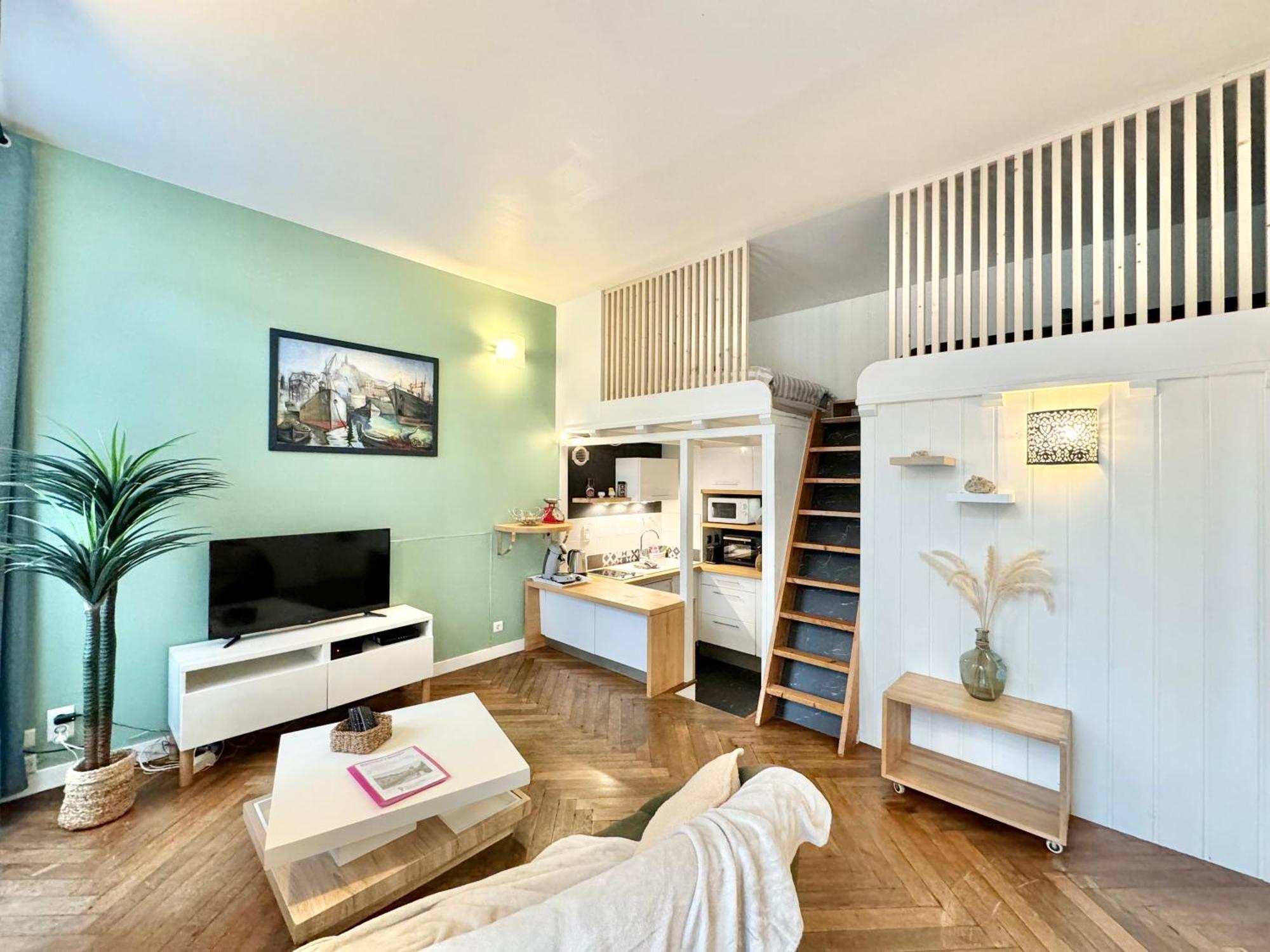 Le Noir Bois Et Blanc - Studio - Wifi - Centre Ville - Entree Autonome Quimper Luaran gambar